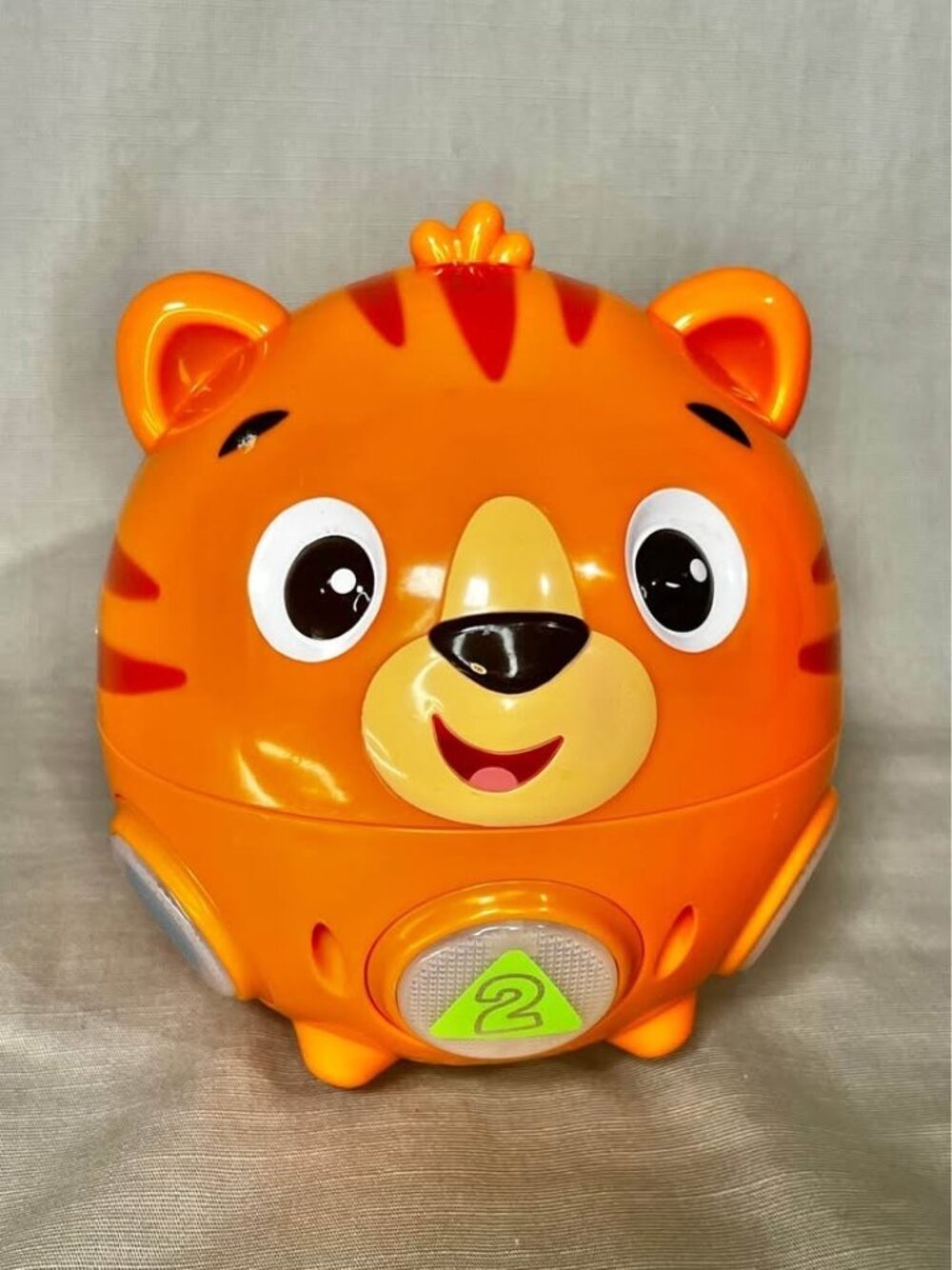 Baby Einstein Tinker's Tiger Crawl Along Songs Tummy-Time Musical Cat Ball Toy